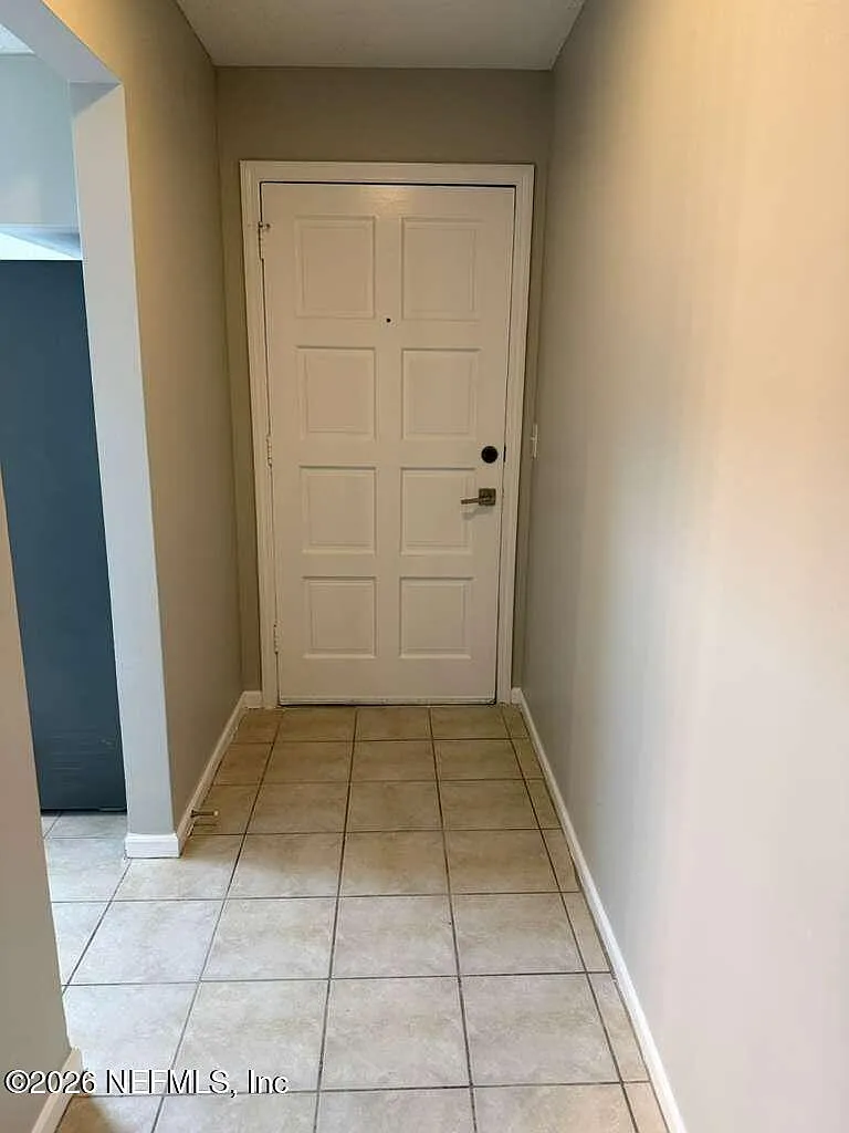 2 bed, 1.0 bath, 970 sqft, $1,300 — Photo 3