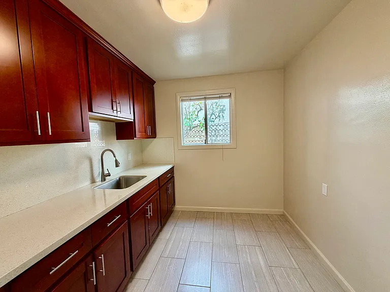 50 Lupine Ave #4 — Photo 9