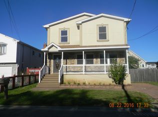 810 Surf St, Lindenhurst, NY 11757
