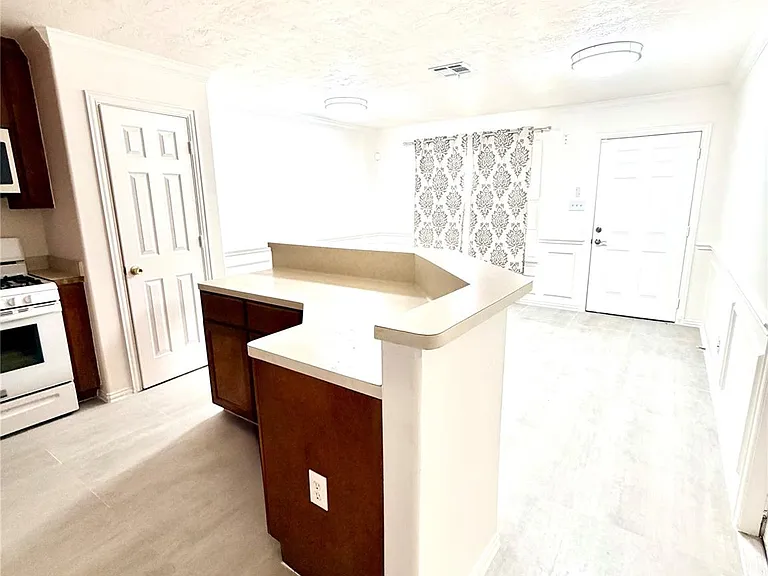 12502 Venus Park Ln — Photo 5