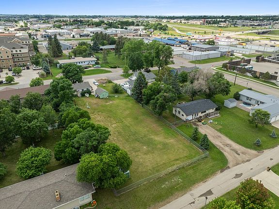 4th image of 1st St SE