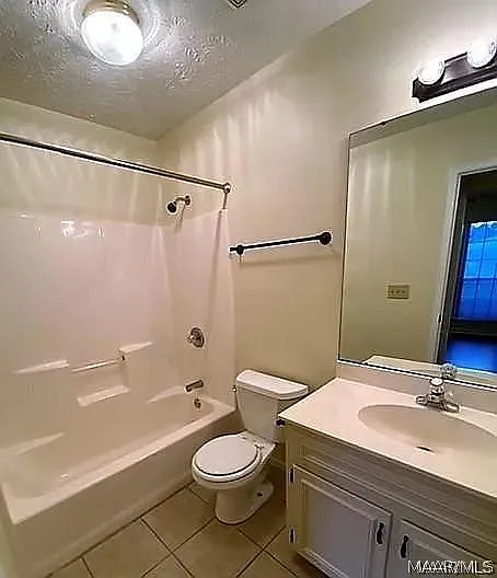 146 Guilford Ln — Photo 5