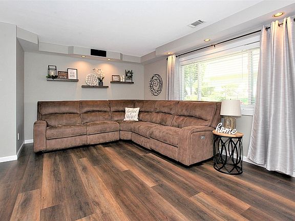 2nd image of 208 Storm Dr #208
