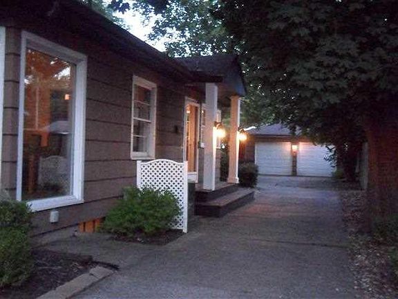 3rd image of 154 Crescent St