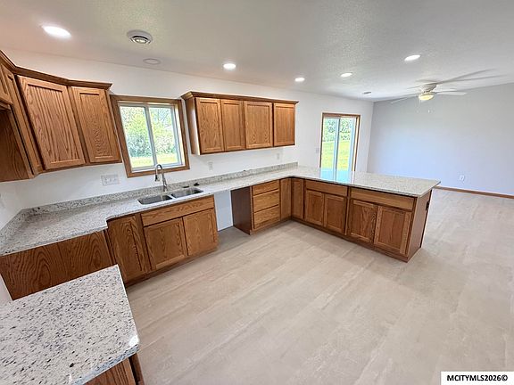 3rd image of 505 Boulder Ln
