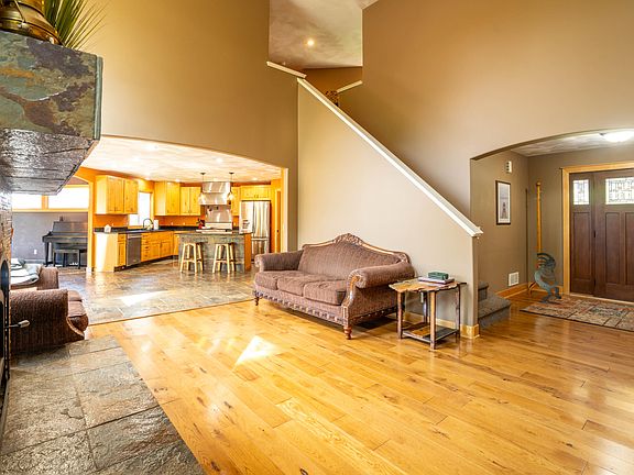 4th image of 8631 Twin Lakes Dr