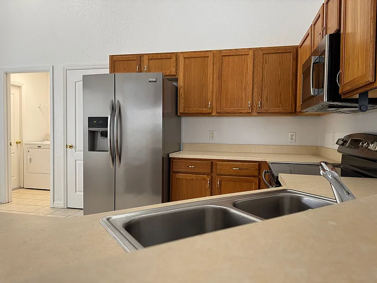 1536 N Hampton Dr — Photo 6