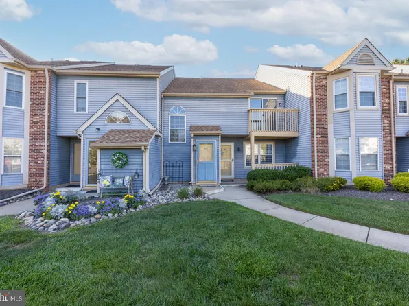 85 Pinewood Dr, Hamilton, NJ 08690