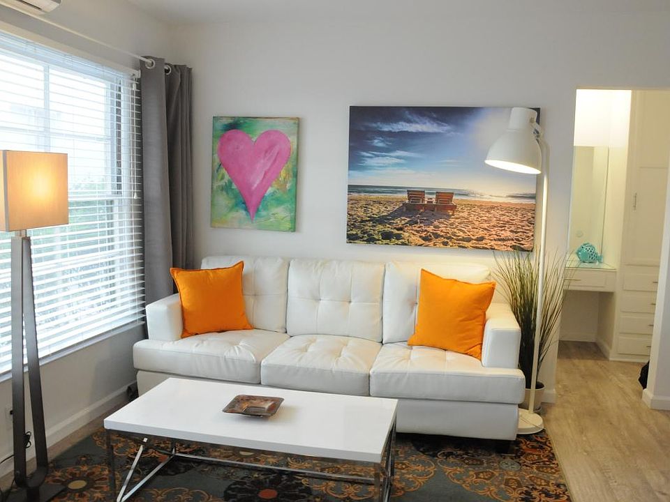 1st image of 1005 N Sweetzer Ave APT 5