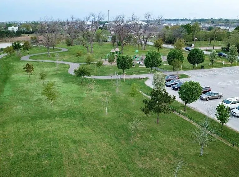 2410 Lakecrest Town Dr — Photo 29