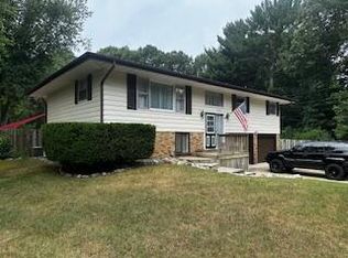 4736 S Cedar Trl, Stevensville, MI