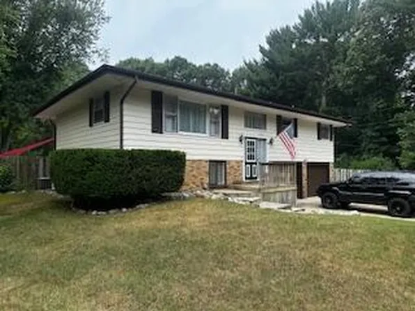 4736 S Cedar Trl, Stevensville, MI 49127