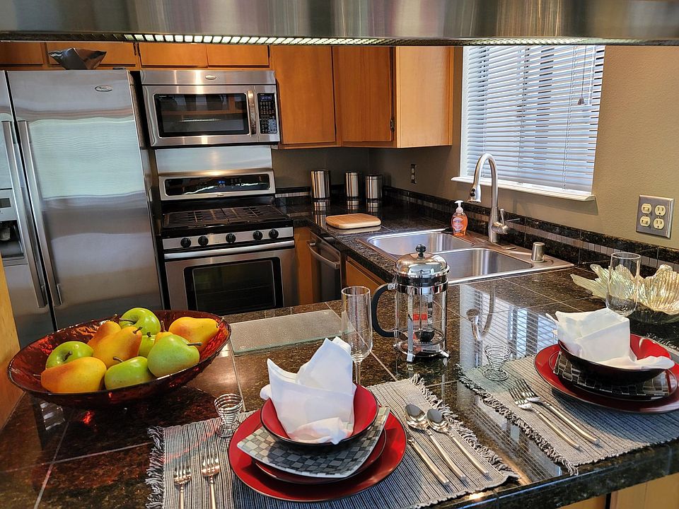 Sainless Steel appliances, Granite Counters