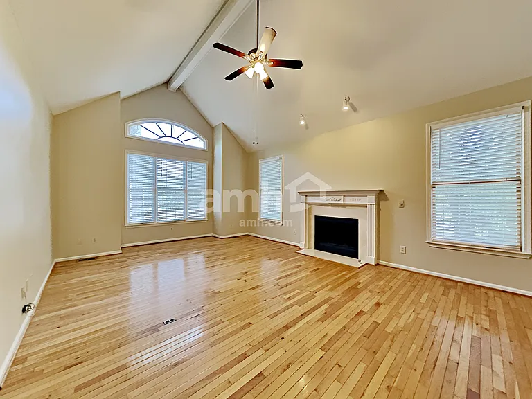 2262 Byron Ct SW — Photo 3