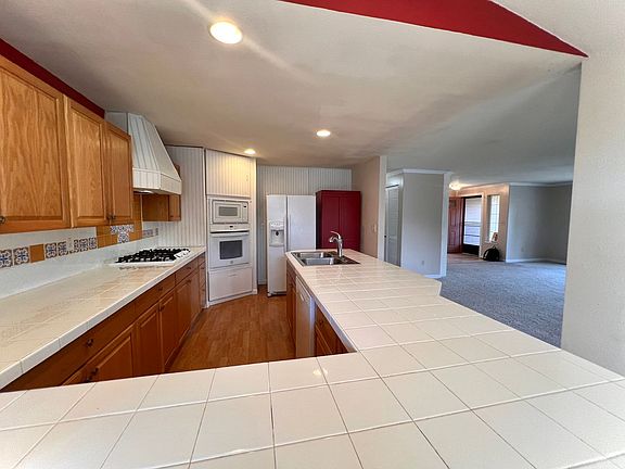 5th image of 20968 Travis Ln