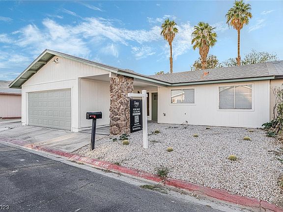 2nd image of 4733 Tierra Verde St