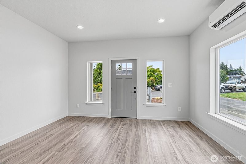 5th image of 210 Glengate Street