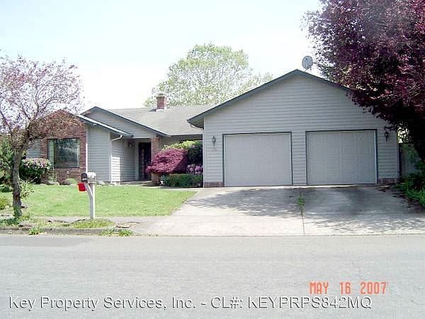 1st image of 1701 SE Briarwood Dr