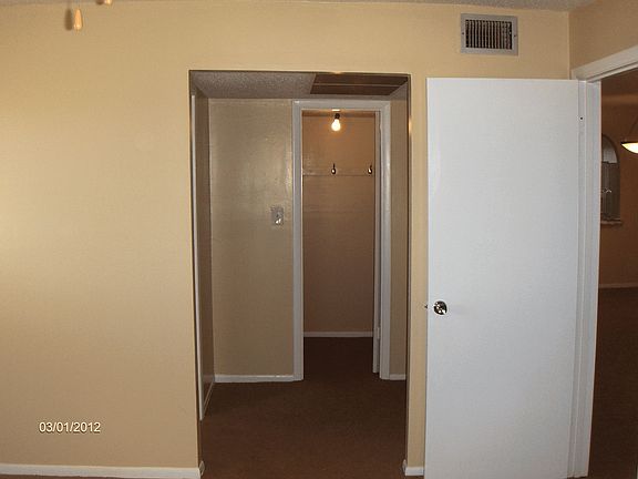 MASTER BED/WALK IN
