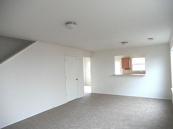 3rd image of 1606 York Creek Dr