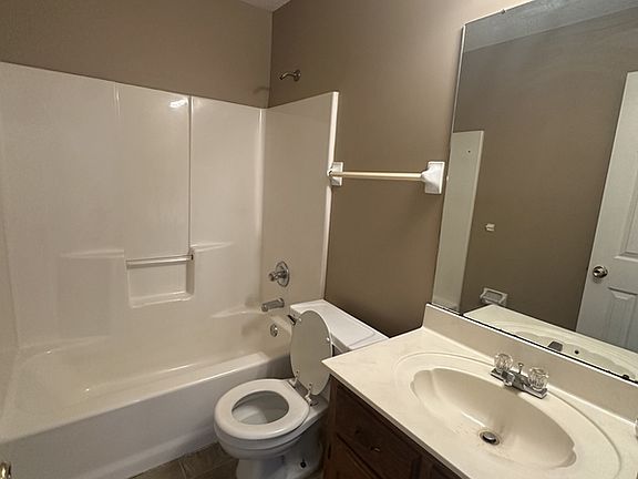 4th image of 5554 Oak Branch Cir N