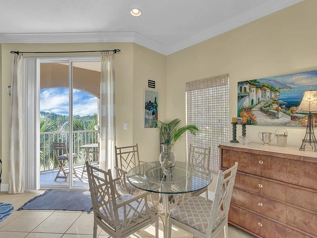 2 bed, 2.0 bath, 1219 sqft, $2,500 — Photo 2