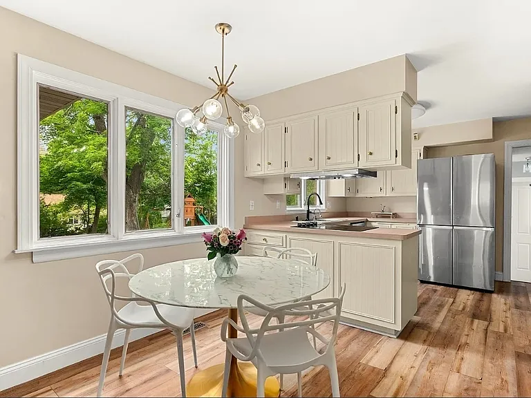 210 E Morningside Dr — Photo 12