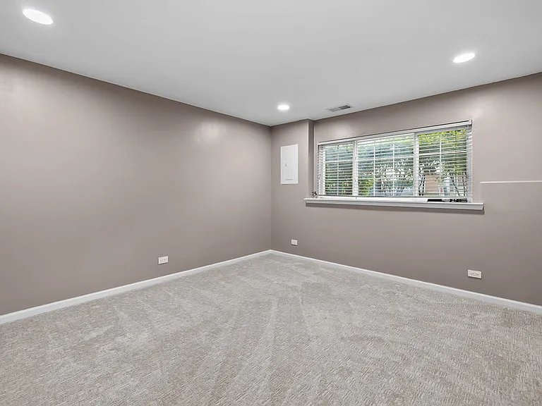 122 Andover Dr — Photo 23