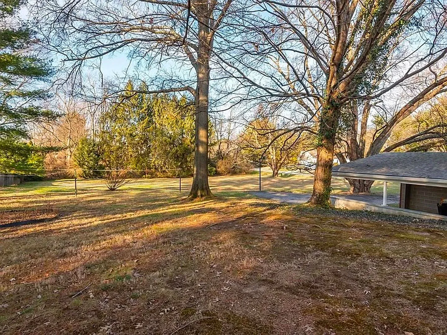 Complete Eastside Renovation - 4BR/4BA Large yard/Deck — Photo 4