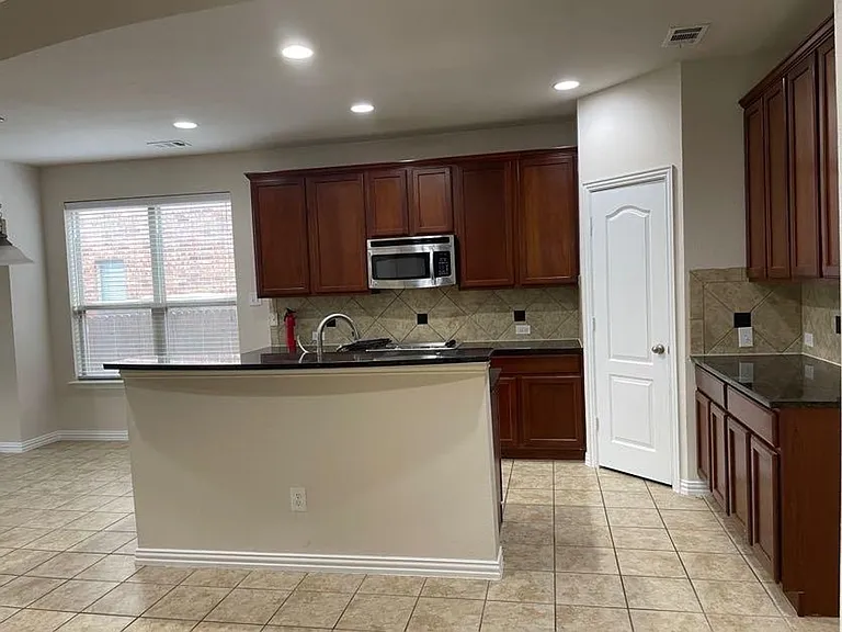 9845 McFarring Dr — Photo 3