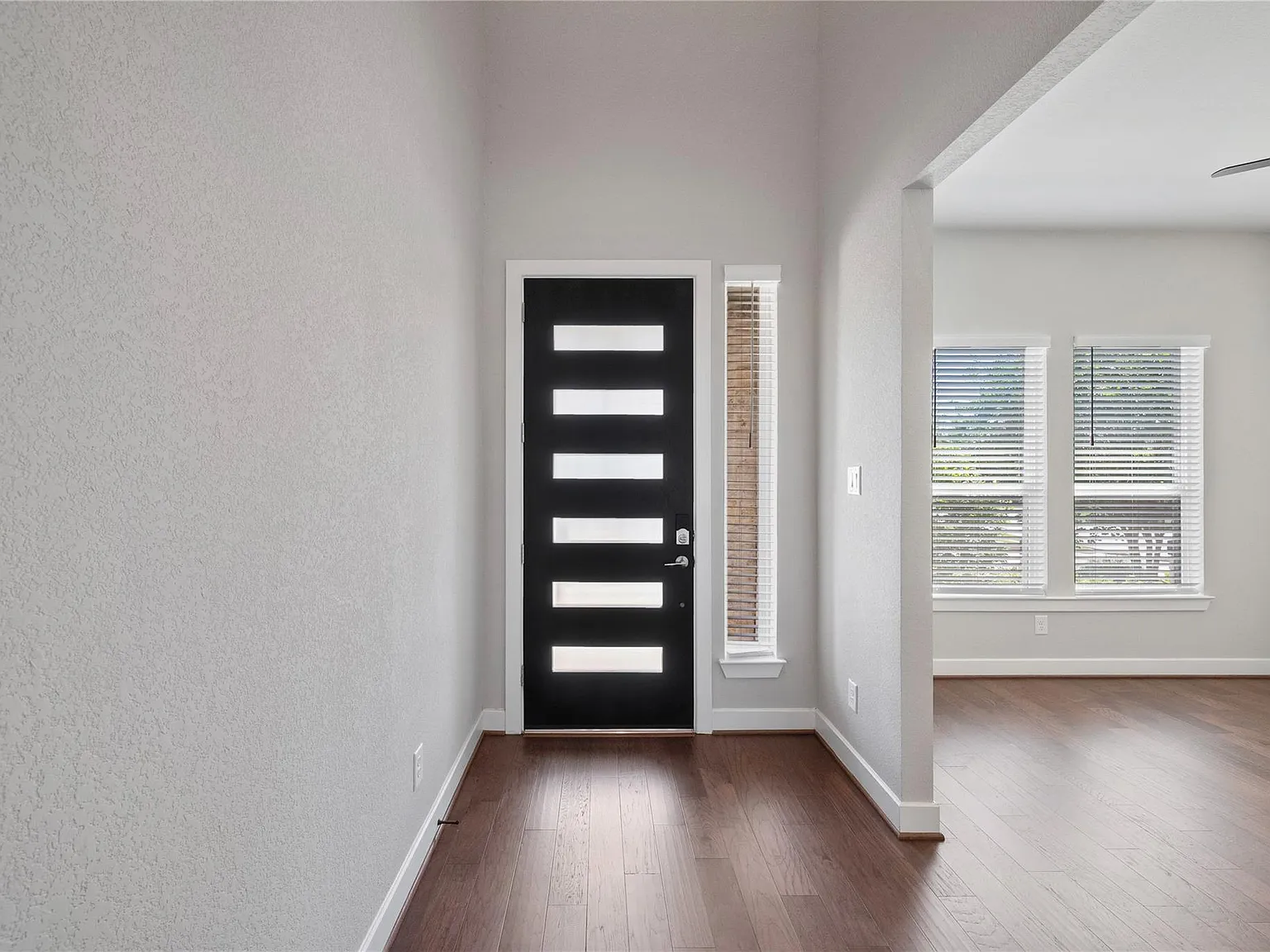 4 bed, 3.5 bath, 3051 sqft, $3,600 — Photo 3