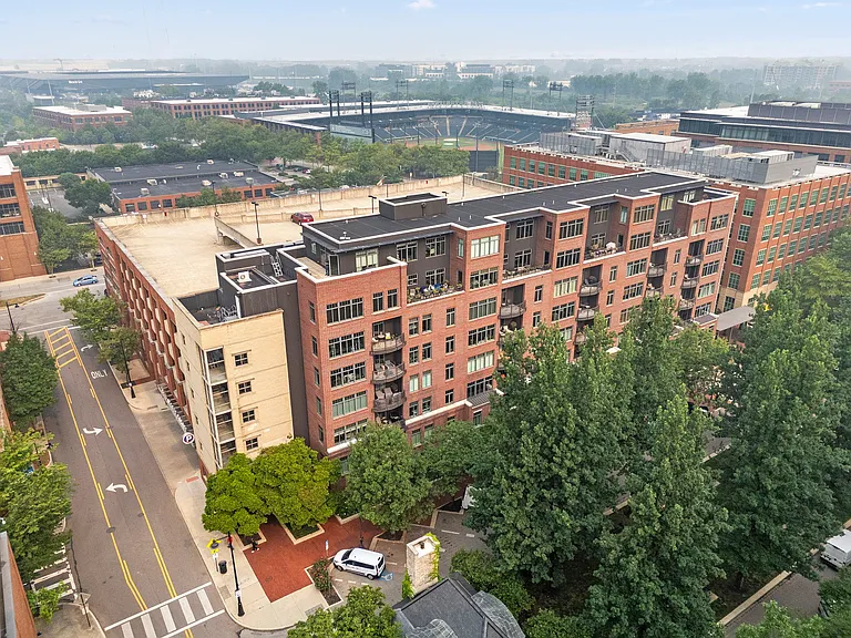 251 Daniel Burnham Sq #701 — Photo 38