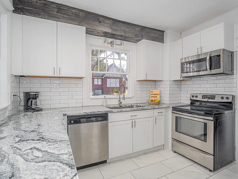 1101 Lancaster St — Photo 11