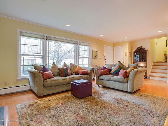 2nd image of 40 Morewood Oaks