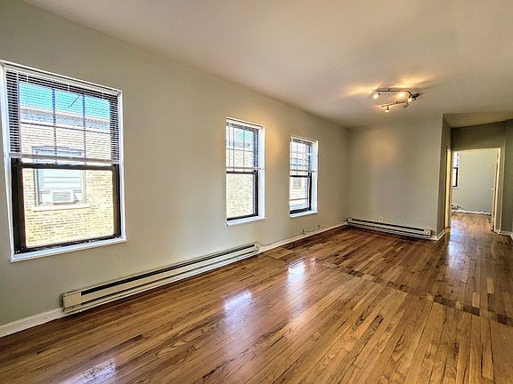 2nd image of 658 W Cornelia Ave #15
