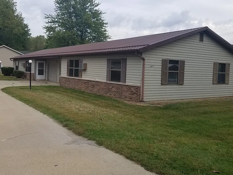 710 Oak St — Photo 1