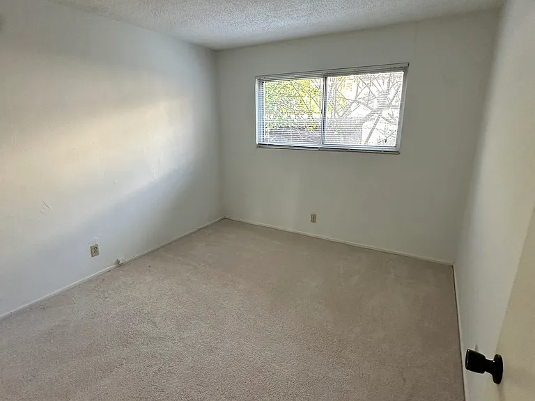 35 Valencia Ave #4 — Photo 7