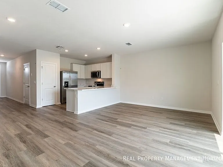 17769 Crescent Moon Loop — Photo 3