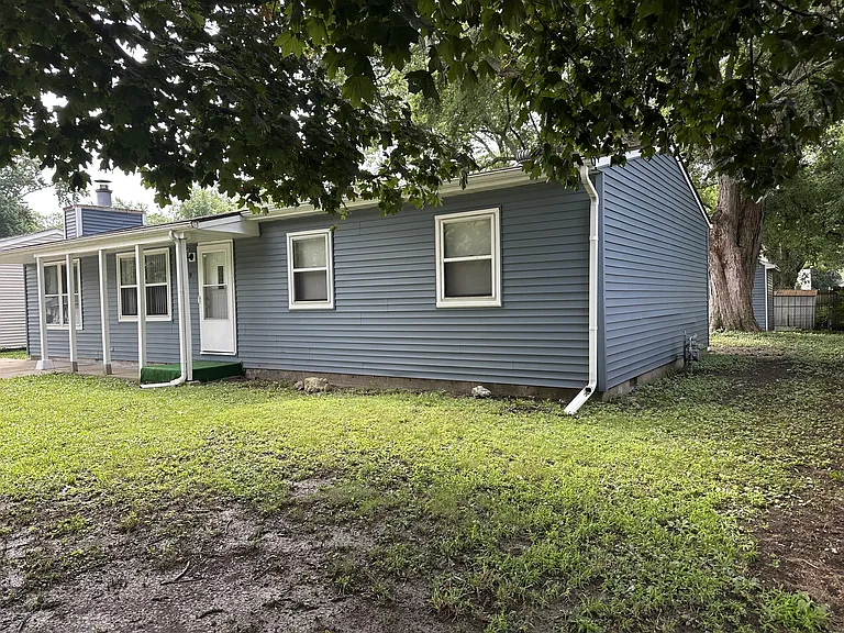 2709 W Kirby Ave — Photo 2