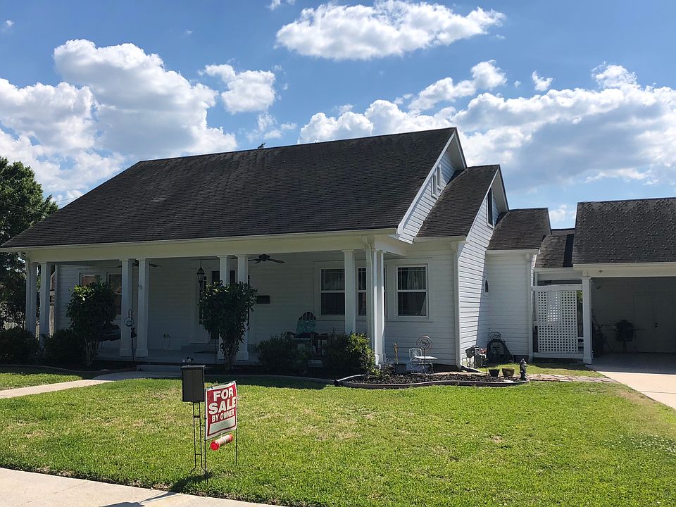1st image of 207 Country Club Dr