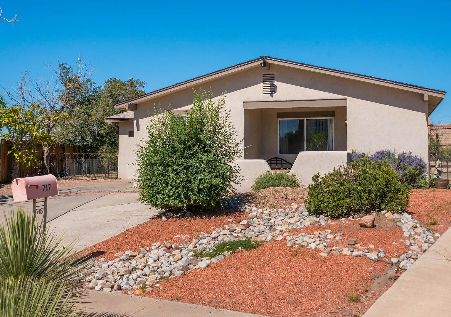717 Tranquilino Ct NE — Photo 2