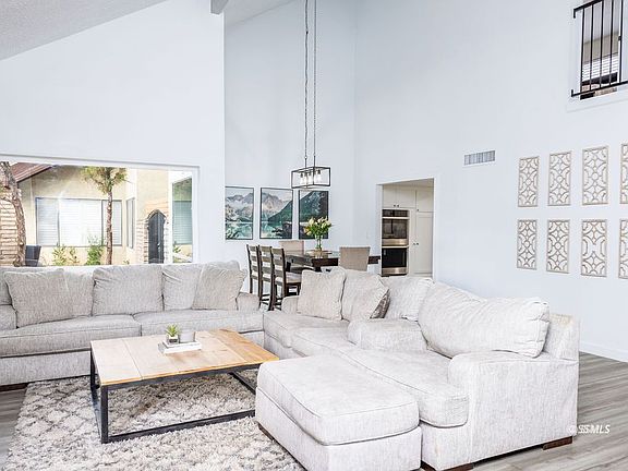 5th image of 920 Scott St