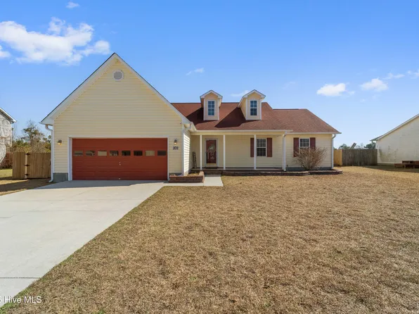 202 Essex Court, Richlands, NC 28574