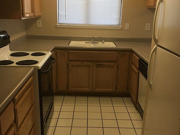4th image of 720 Sunrise Ave APT 11