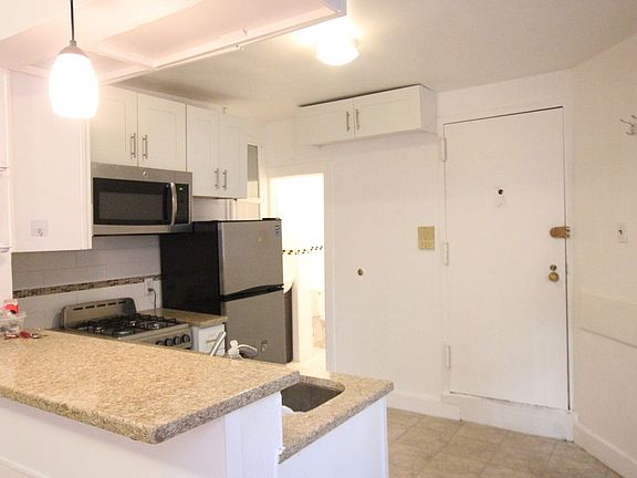 3rd image of 143 Metropolitan Ave APT 1R