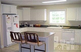 2nd image of 748 SE Windsor Drive
