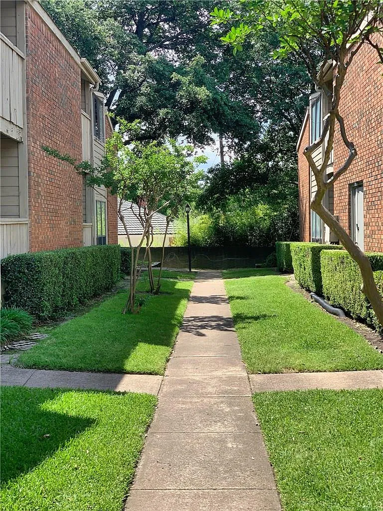 1 bed, 1.0 bath, 748 sqft, $900 — Photo 2