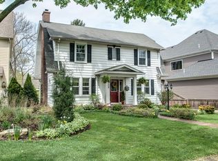 525 N Main St, Naperville, IL 60563