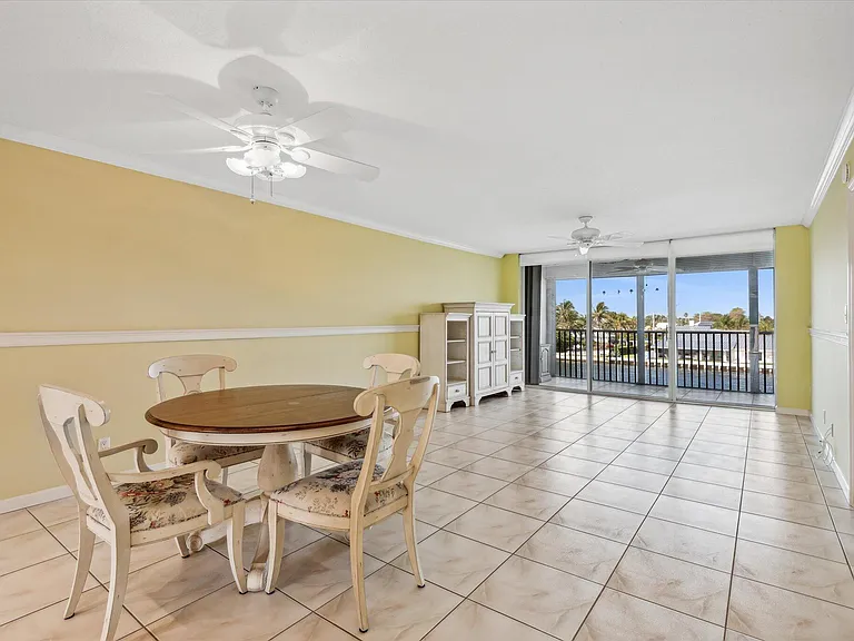 985 SE 19th Ave #303 — Photo 9