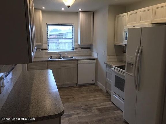 5th image of 1494 Rosemary Dr